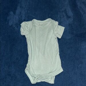 Kyte BABY Light Green Short Sleeve Onesie